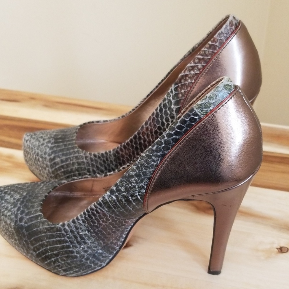 Heels - Picture 3 of 3